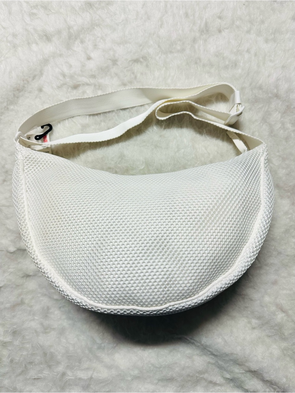 Uniqlo White Mesh Crescent Crossbody Bag - Picture 8 of 13